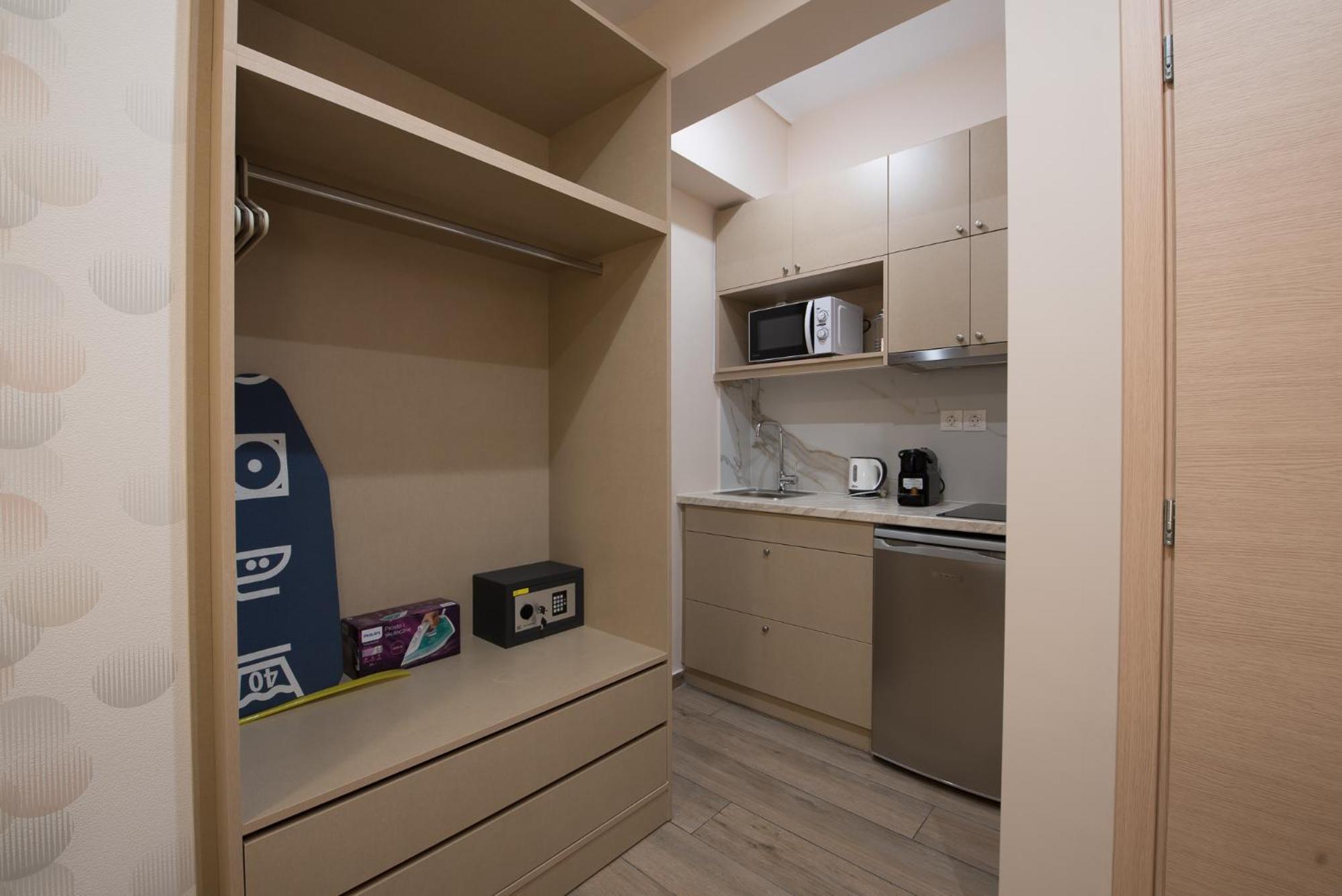 Rob Venture Suites At The Central Of Athens City Экстерьер фото